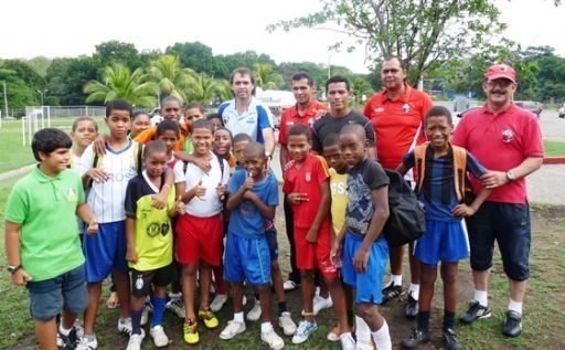 Clubes de LPF dan clínicas de fútbol en Cruzada Juvenil por la Paz