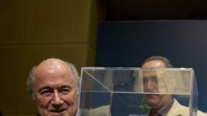 Blatter confirma que se presentará a un quinto mandato