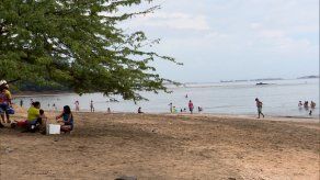 Decenas de extranjeros y panameños disfrutaron del día de asueto en la playa de Veracruz