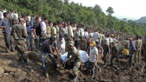 Encuentran 46 cuerpos tras alud de lodo en el norte de India