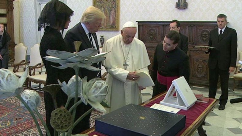 Trump informa al papa que EEUU donará 300 millones de dólares contra la hambruna en África