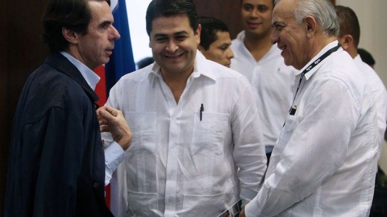 Presidente hondureño promueve corredor seco complementario a Canal de Panamá