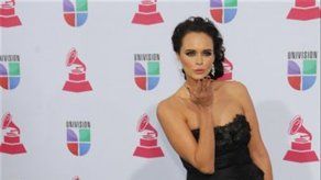 Famosos encarnan elegancia en Latin Grammy