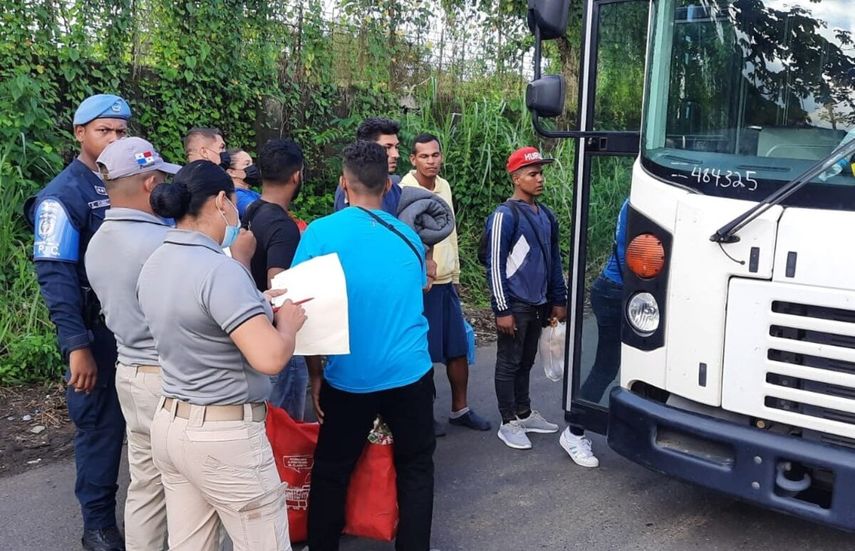 Un total de 145 migrantes fueron trasladados hacia el aeropuerto Internacional de Tocumen para dirigirse a Venezuela.