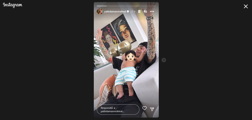 Tekashi 6ix9ine y la pequeña Cattleya Tekashi 6ix9ine y la pequeña Cattleya