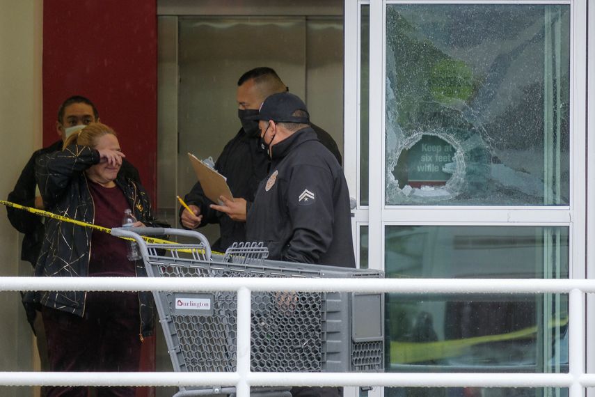 Los agentes respondieron a un reporte de agresión y otros a avisos de disparos