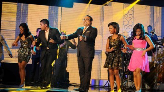 Estreno de Pelaos con Salsa