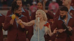 Sorprendente aparición de Lady Gaga en el Super Bowl LXI.