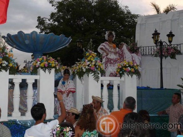Desfile de las Mil Polleras