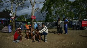 El ministro de Seguridad pide a los migrantes verificar la información y las advertencias de pasar por Panamá para que no sean engañados”.visibility