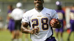 Peterson se acerca a marca histórica en triunfo de los Vikings 22-36.