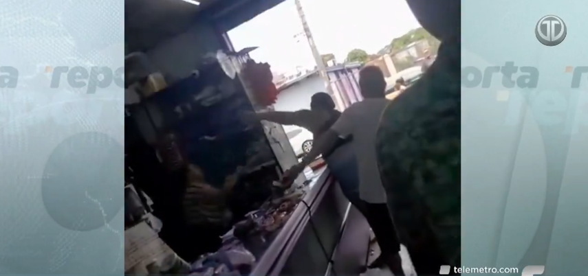 Brutal pelea entre dos mujeres en minisúper