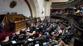 Parlamento venezolano aprueba acuerdo que exhorta a cumplir la Constitución
