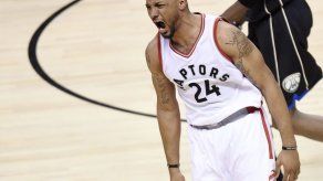Raptors arrollan a Bucks y están a un paso de avanzar