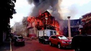 El Cuerpo de Bomberos logra controlar incendio en caserones de San Felipe