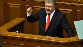 Poroshenko firmará el lunes ley que pondrá fin a tratado de amistad con Rusia