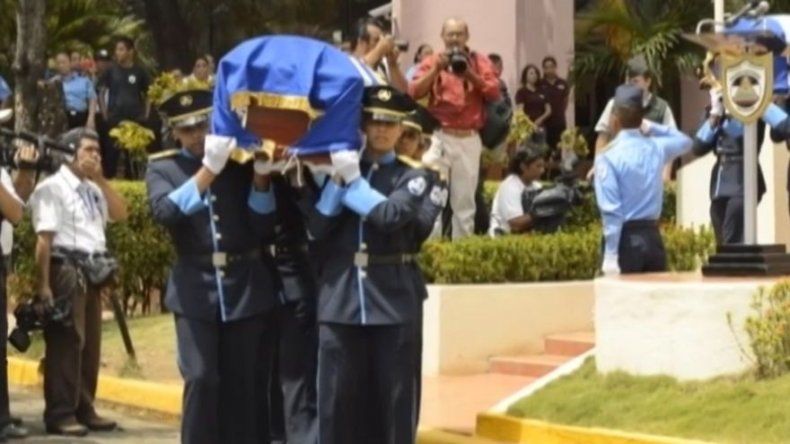 Nicaragua rinde homenaje a policías asesinados en ataque