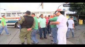 Transportistas de la 24 de diciembre cierran la carretera