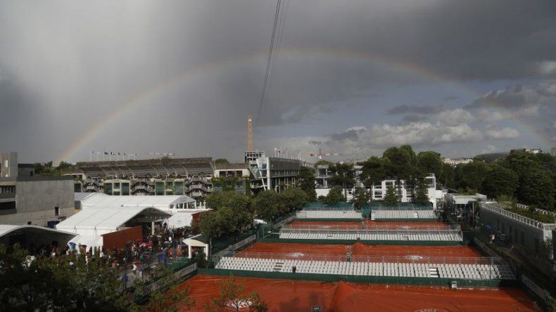 Lluvia pospone e interrumpe duelos de cuartos en Francia
