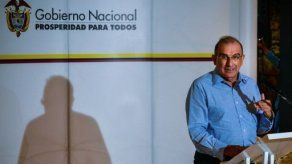 Gobierno pide a FARC menos retórica y contribuir a Colombia sin coca