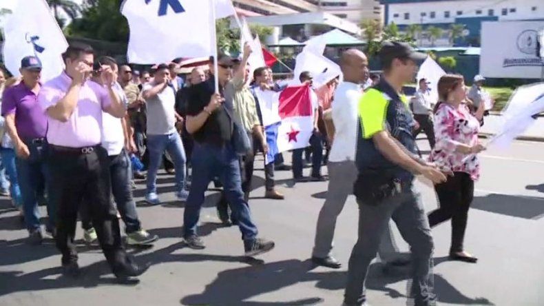 Universitarios de UP marchan a la AN en rechazo al proyecto sobre reelección de autoridades
