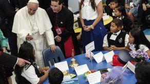 Francisco conmueve Nueva York junto a niños y en Memorial del 11-S