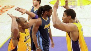 Lakers se pone 2-0 sobre Nuggets; Chicago pierde ventaja sin Rose