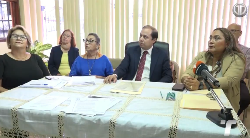 Docentes de la UNACHI presentan demanda por reelección de decanos.