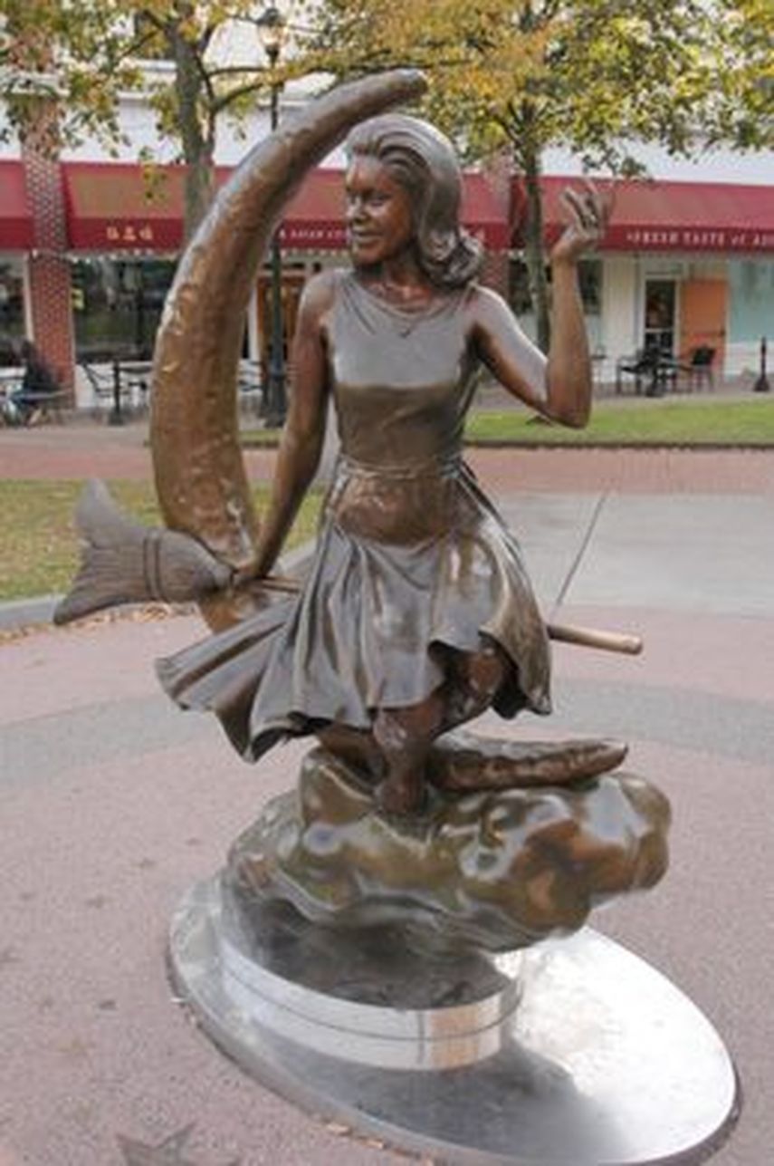 Estatua de Elizabeth Montgomery.