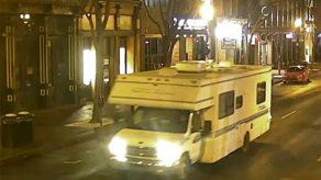 AP- KIMBERLEE KRUESI, MICHAEL BALSAMO y ERIC TUCKER