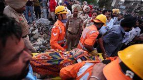 Estalla fábrica de fuegos artificiales en India: 15 muertos