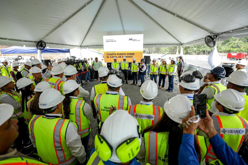 Construcción del Cuarto Puente sobre el Canal.