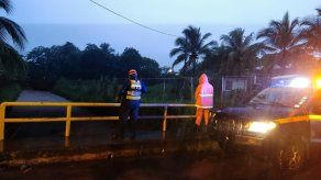 Personal de Sinaproc realiza monitoreo ante incremento de lluvias en sectores del país.