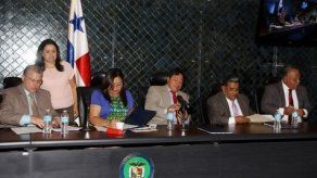Comisión aprueba remitir al Pleno informe de 49 aspirantes a Defensor