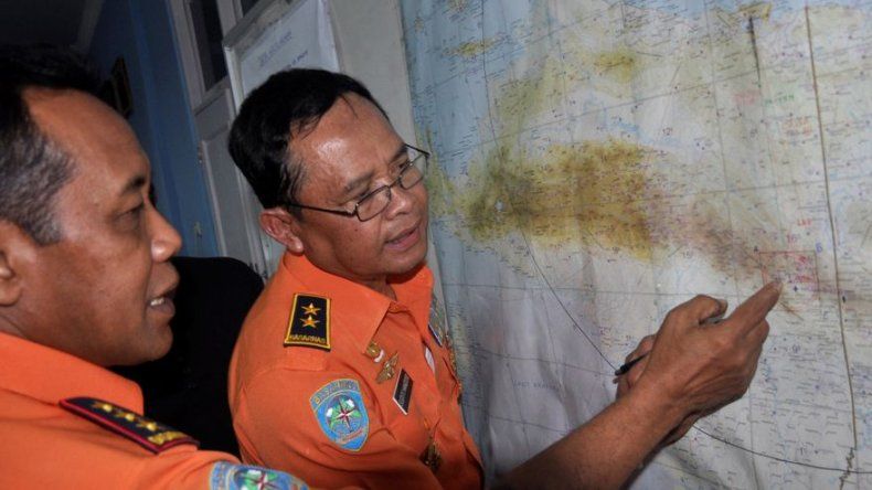 Avión indonesio estrellado, totalmente destruido