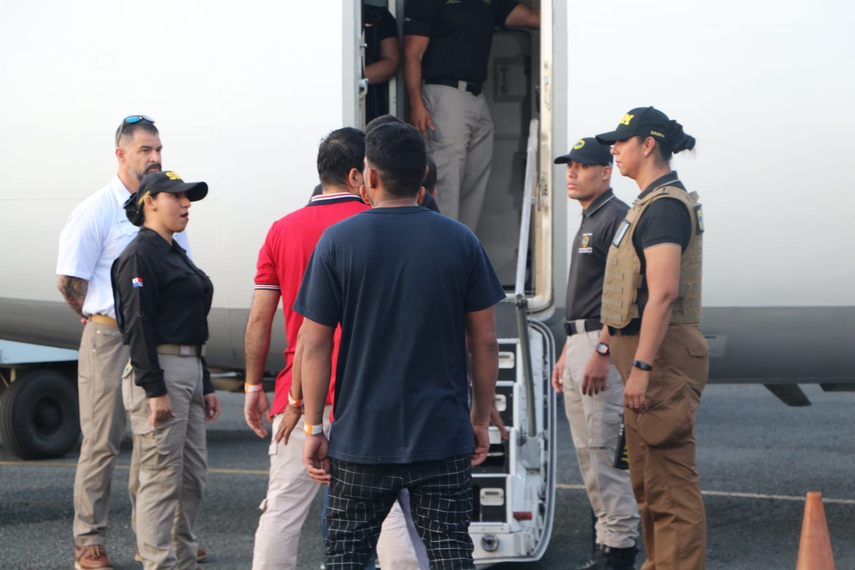 Migración deporta a 40 colombianos