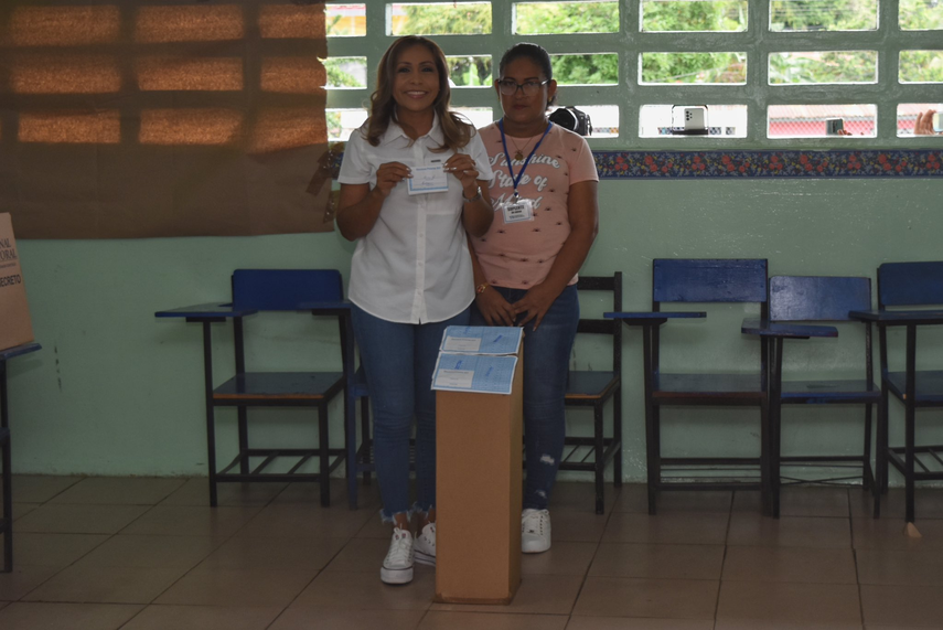 Yanibel Abrego al acudir a votar el 9 de julio del 2023.