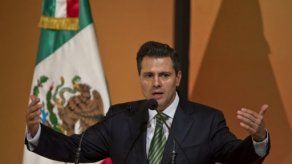 Peña Nieto retoma actividad tras operación en acto con emprendedores