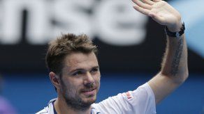Djokovic y Wawrinka debutan con triunfo en Australia
