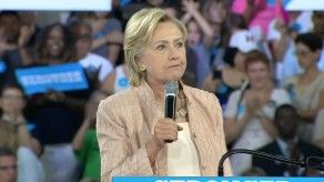 Clinton, despreocupada tras cambios en campaña de Trump