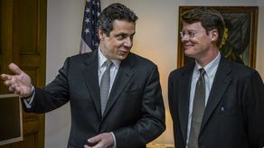 Cuomo dimitió en agosto, días después de que una investigación independiente revelara que había acosado sexualmente a casi una docena de mujeres y que él y sus ayudantes habían tomado represalias contra una acusadora.