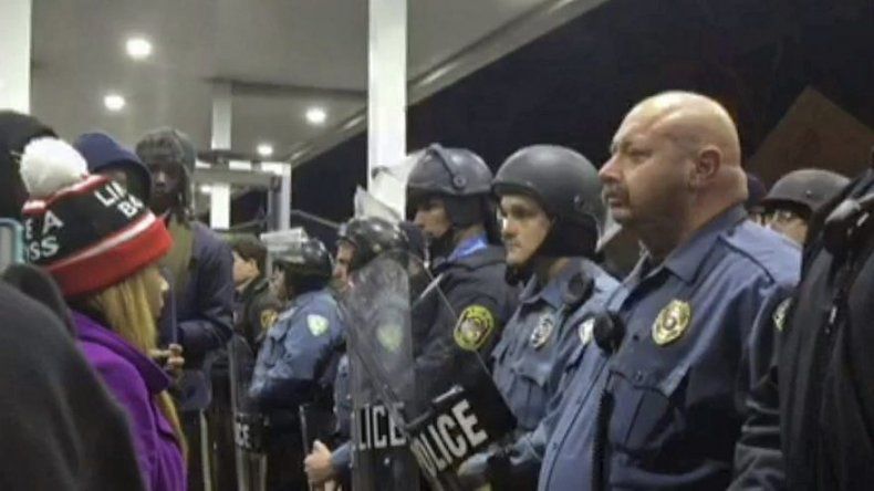 EEUU: varios arrestados en protesta por muerte de joven de raza negra