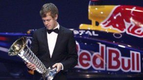 Vettel recogió en Nueva Delhi su segundo trofeo de campeón de F1