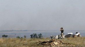 Expertos abandonan una parte del sitio donde cayó avión por combates