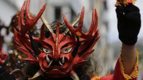 Ecuador: Diablos abren el año bailando en una gran fiesta