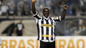 Seedorf se presenta ante aficionados de Botafogo en Brasil