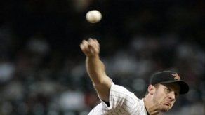 Oswalt sufre tirón en la cadera; Astros 4