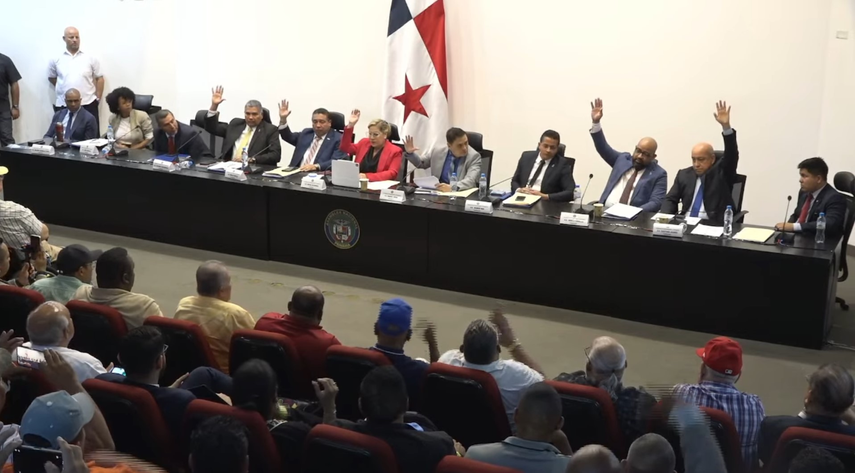 Comisión de Transporte rechaza anteproyecto para liberar concesiones de transporte público.