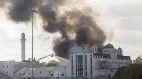 Un hospitalizado por un incendio en la mayor mezquita de Londres