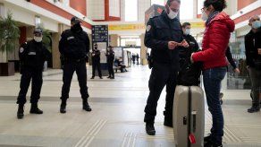 Miles de extrabjeros están varados en Francia